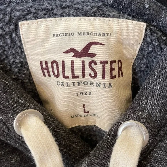 Hollister Sweatshirt - Picture 3 of 3